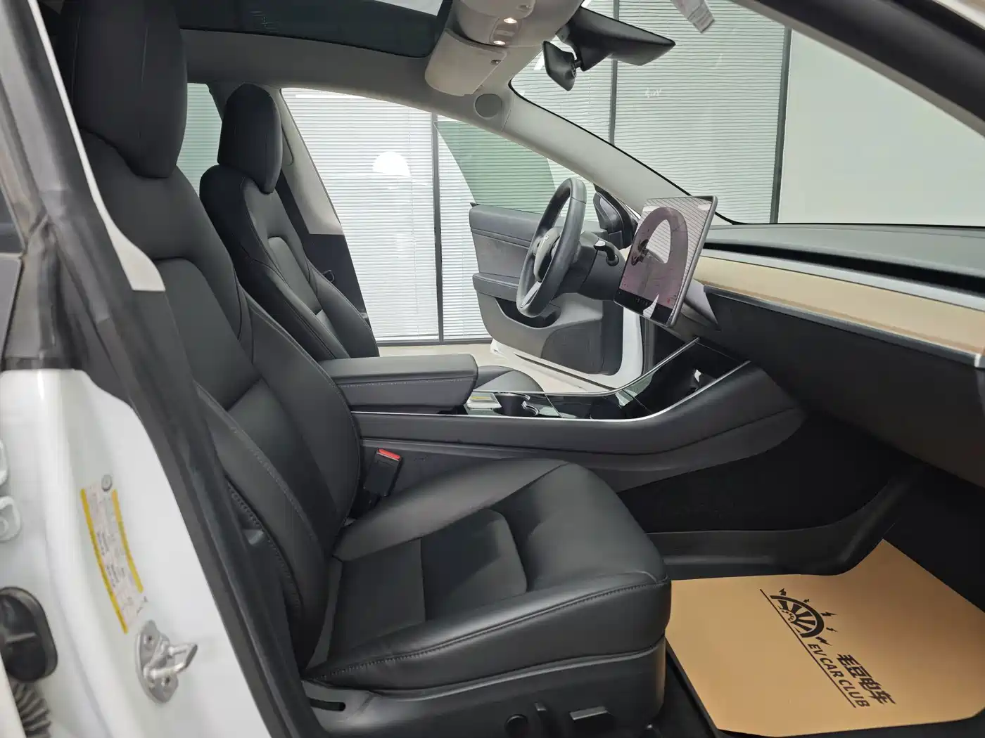 Фото 46 - Tesla Model 3