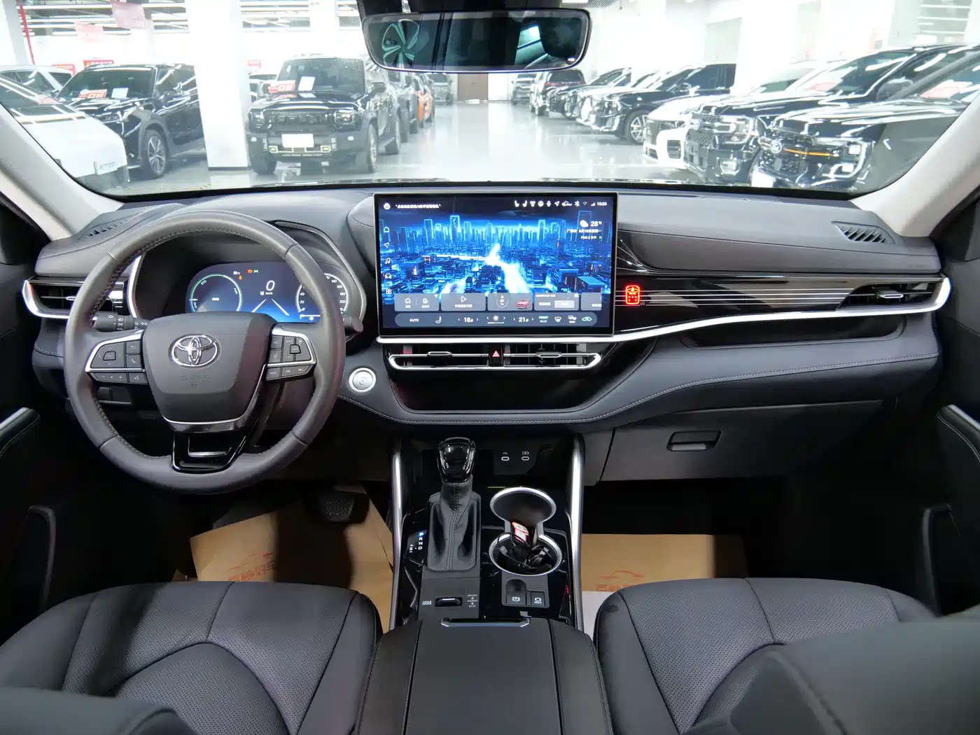 Toyota Highlander 2026 2.5L Smart Hybrid 2WD Luxury 7-Seater фото 12