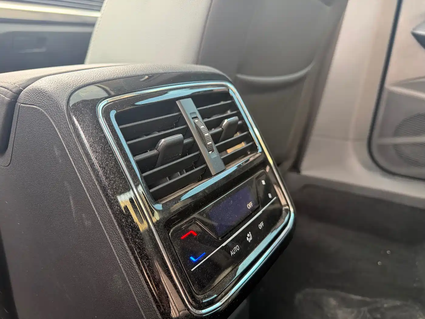 Volkswagen Passat 2022 280TSI Elite Edition фото 15