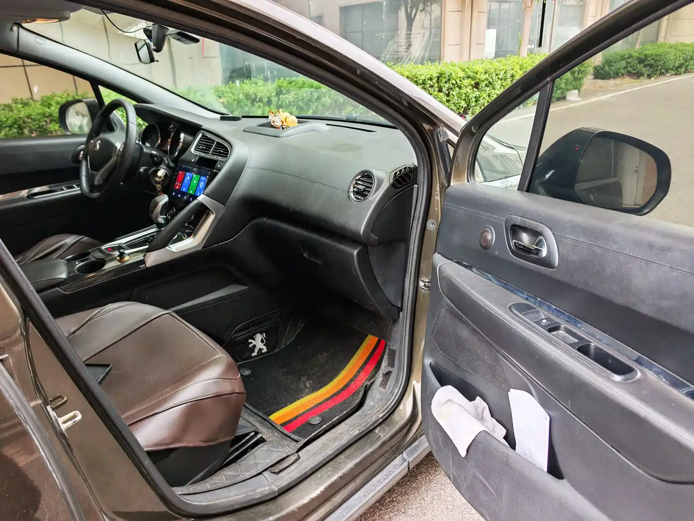 Peugeot 3008 2015 2.0L Automatic Classic Edition фото 14
