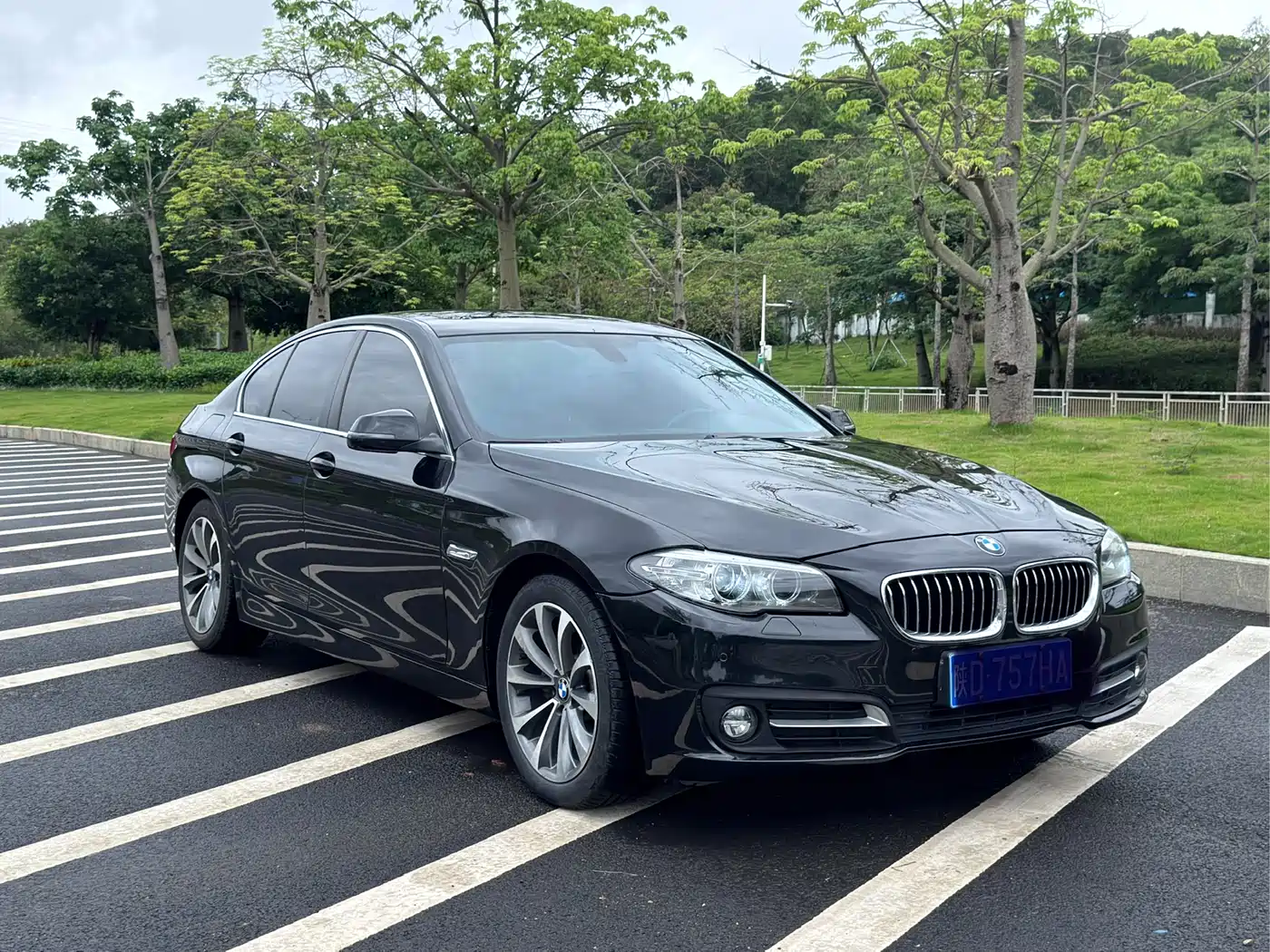 BMW 5 Series (Import) 2014 520i Classic фото 3
