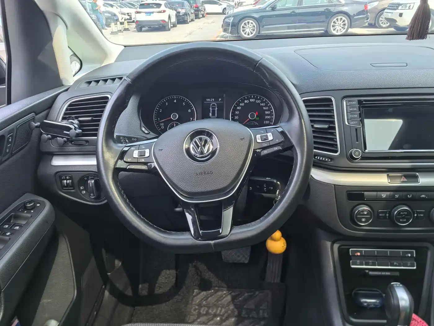 Volkswagen Sharan 2018 380TSI Comfort 7-Seater фото 12