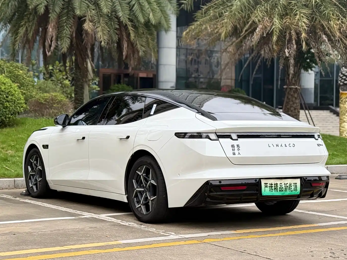 Lynk & Co 10 EM-P 2026 2025 Facelift 240 AWD Ultra