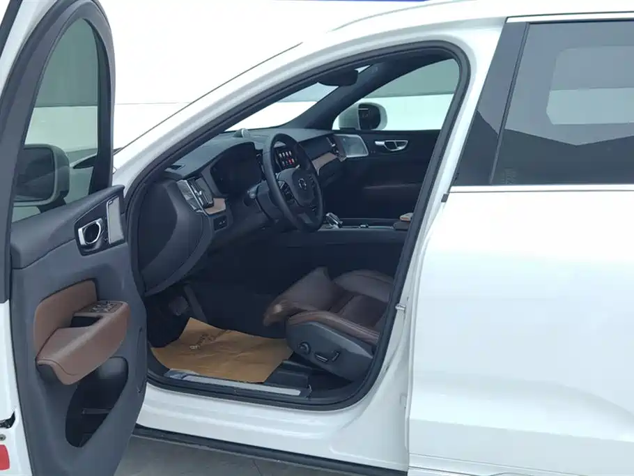 VOLVO XC60 PLUG IN HYBRID