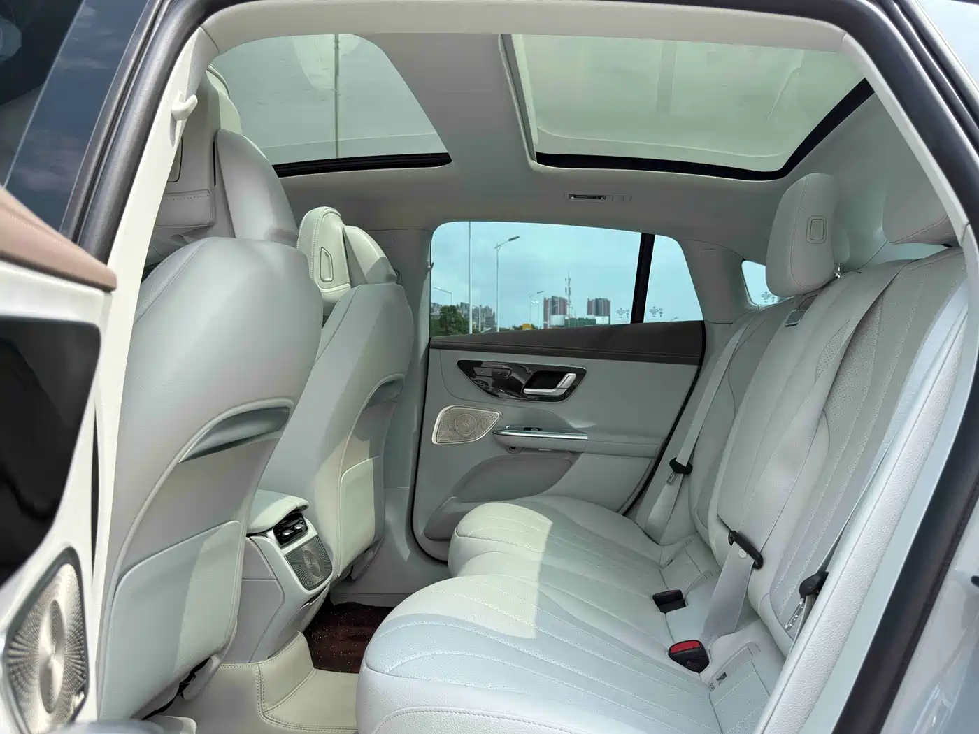 Mercedes-Benz EQE 2022 350 Pioneer Edition фото 9