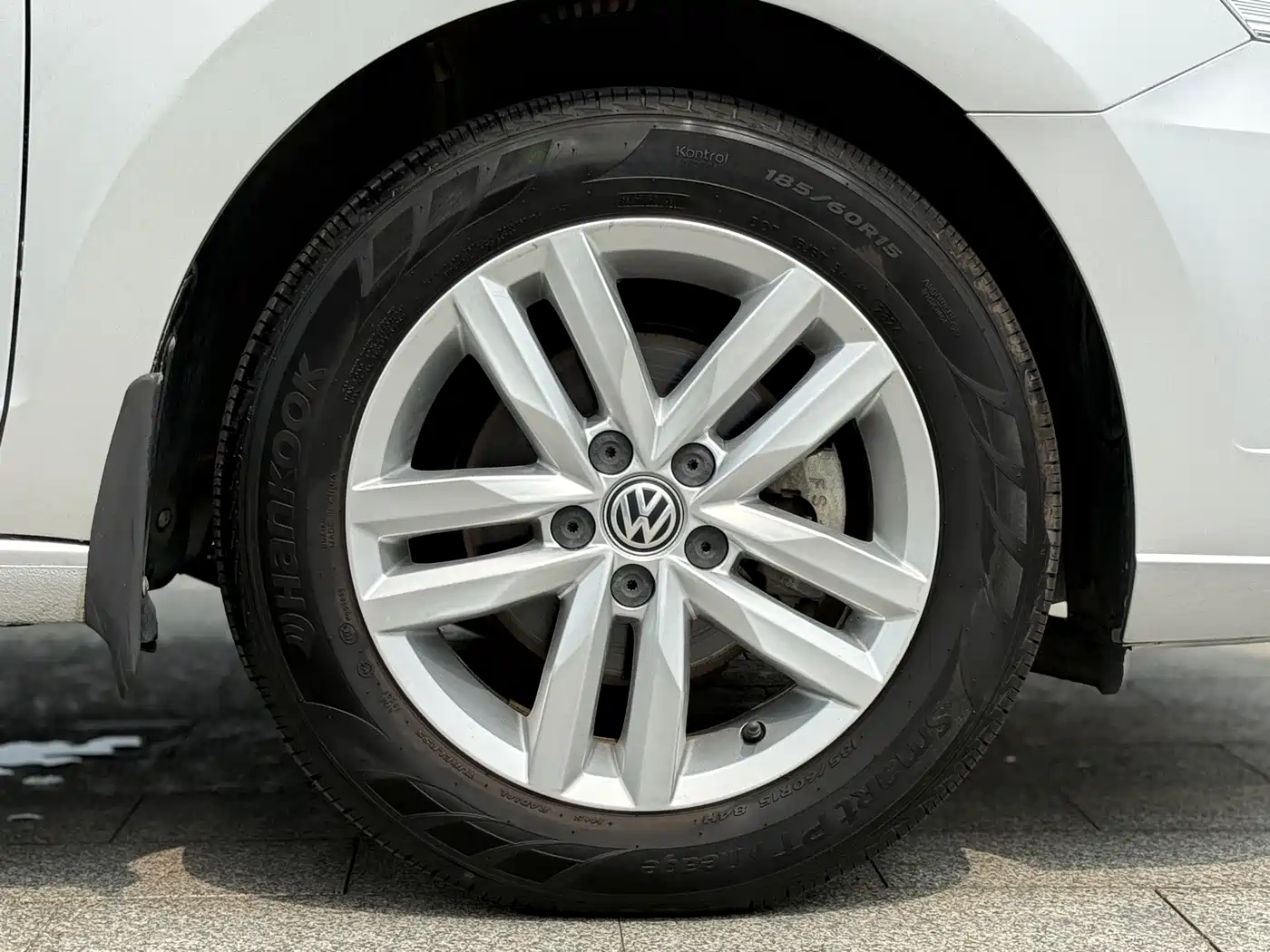 Volkswagen Jetta 2017 1.5L Automatic Comfort фото 12