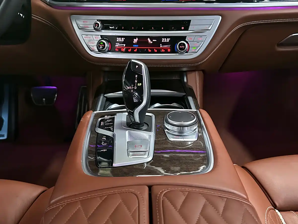 BMW 7 Series 2022 740Li xDrive Executive M Sport Package фото 12