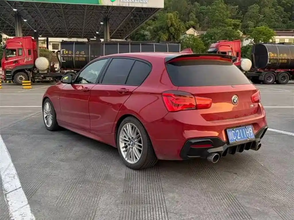 BMW 1 Series (Import) 2018 120i M Sport Package фото 4