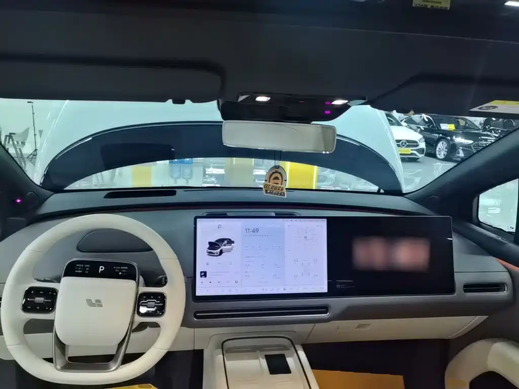 Li Auto i6 2026 2025 2WD Base Model