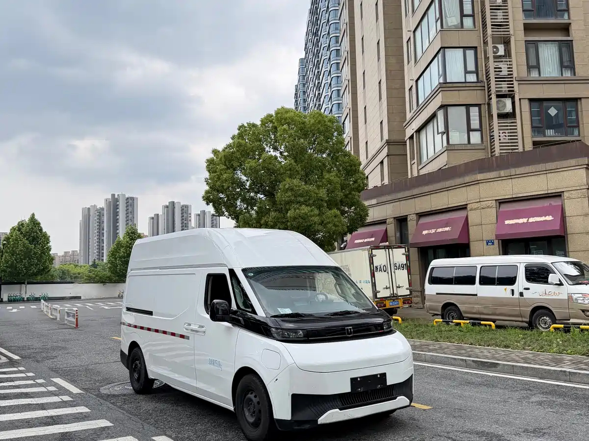 Yuan Cheng Farizon Super VAN 2025 Chuangfu Edition Medium Wheelbase High Roof 51kWh фото 3