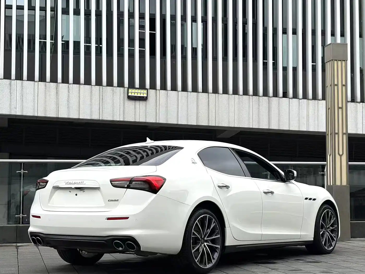 Maserati Ghibli 2021 2.0T Edge Custom Edition фото 6