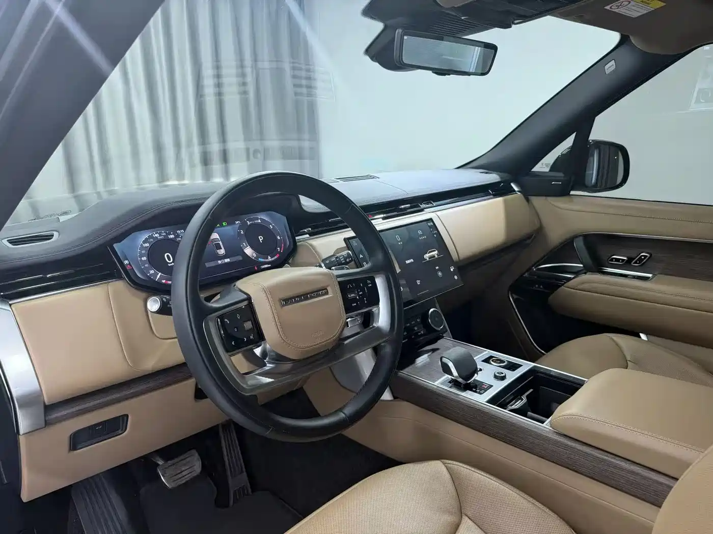 Land Rover Range Rover 2023 3.0 L6 400PS Golden Age 7-Seater Long Wheelbase фото 4