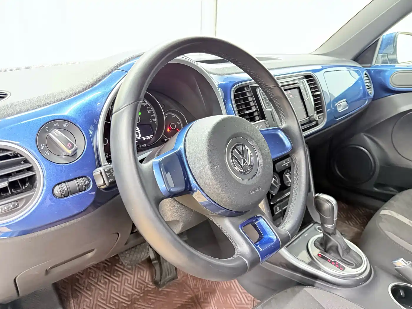 Volkswagen Beetle 2017 180TSI Enjoy фото 19
