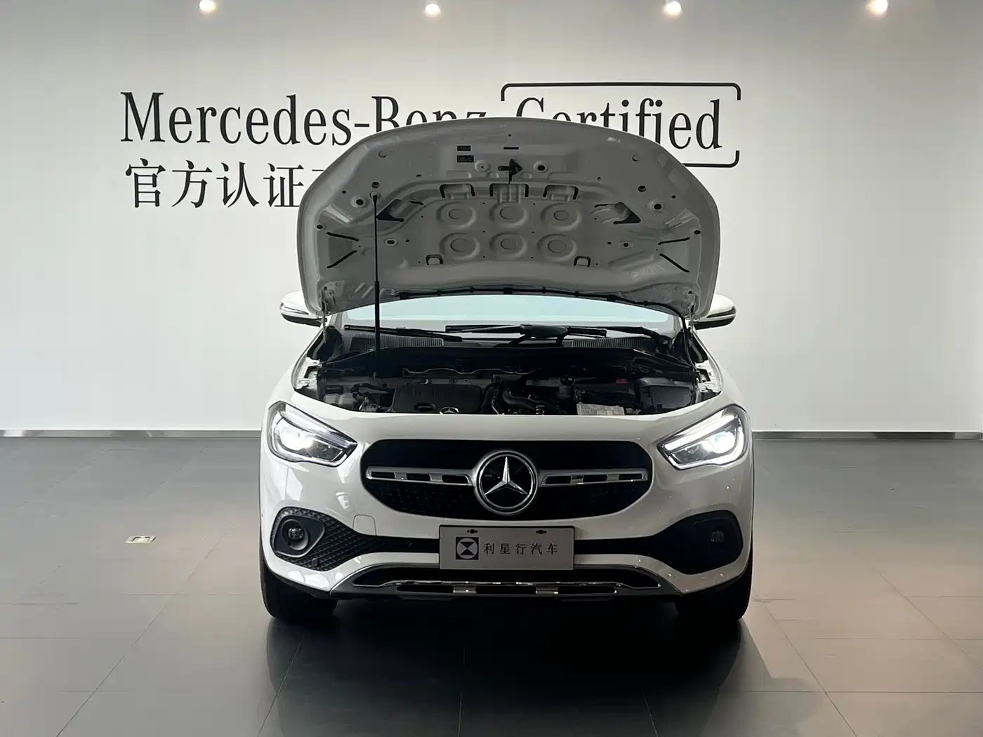 MERCEDES-BENZ GLA