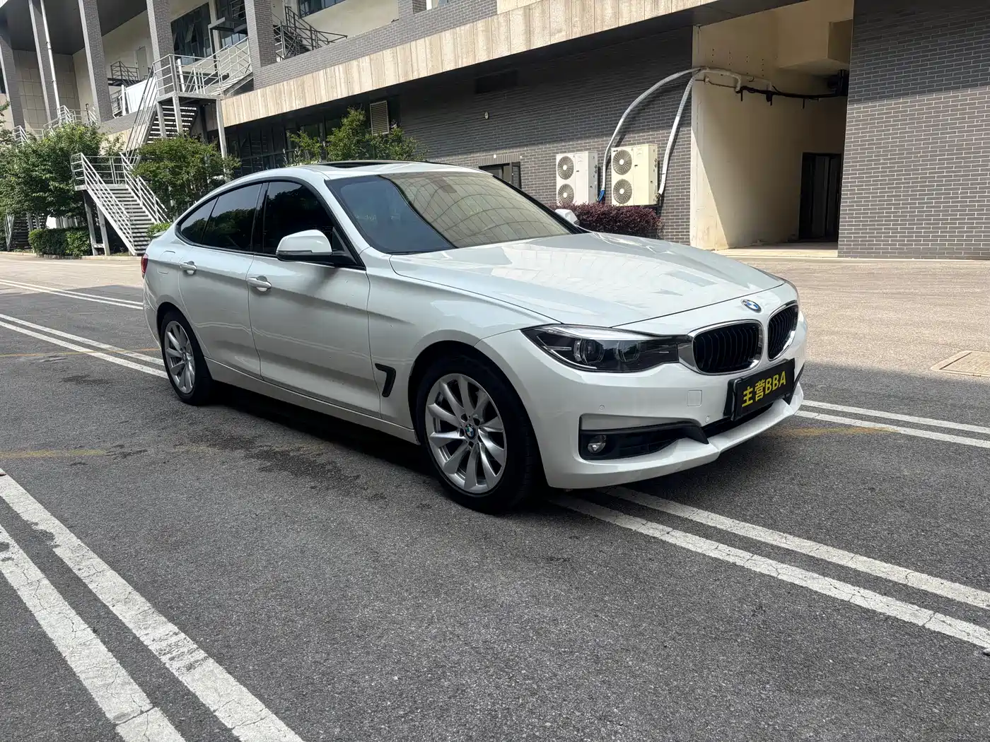 BMW 3 Series GT 2018 320i Fashion фото 3