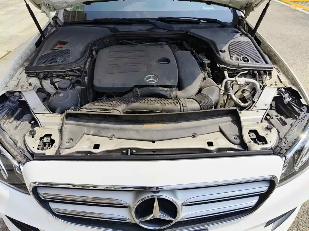 Фото 3 - Mercedes-Benz E-Class