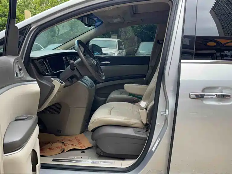 Фото 2 - Buick GL8