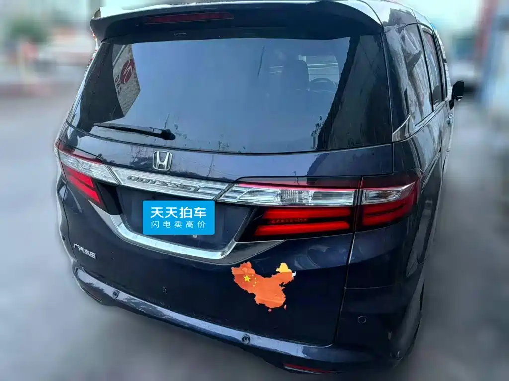 Фото 2 - Honda Odyssey