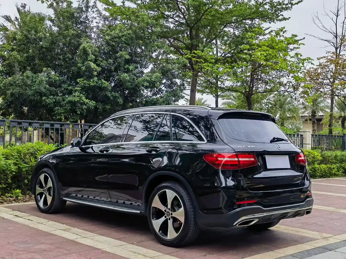 Mercedes-Benz GLC 2018 GLC 300 4MATIC Dynamic фото 4