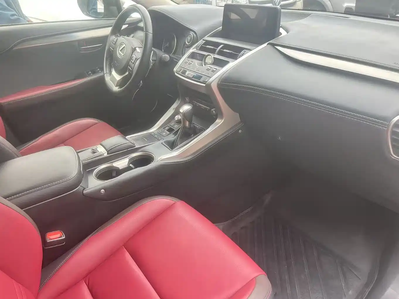 Фото 8 - Lexus NX