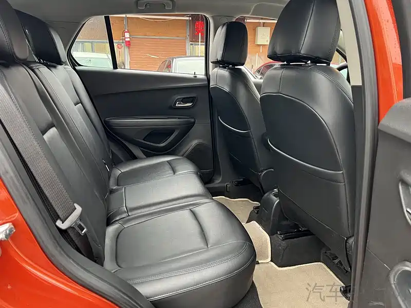 Chevrolet Trax 2016 1.4T Manual 2WD Comfort Sunroof Edition фото 8