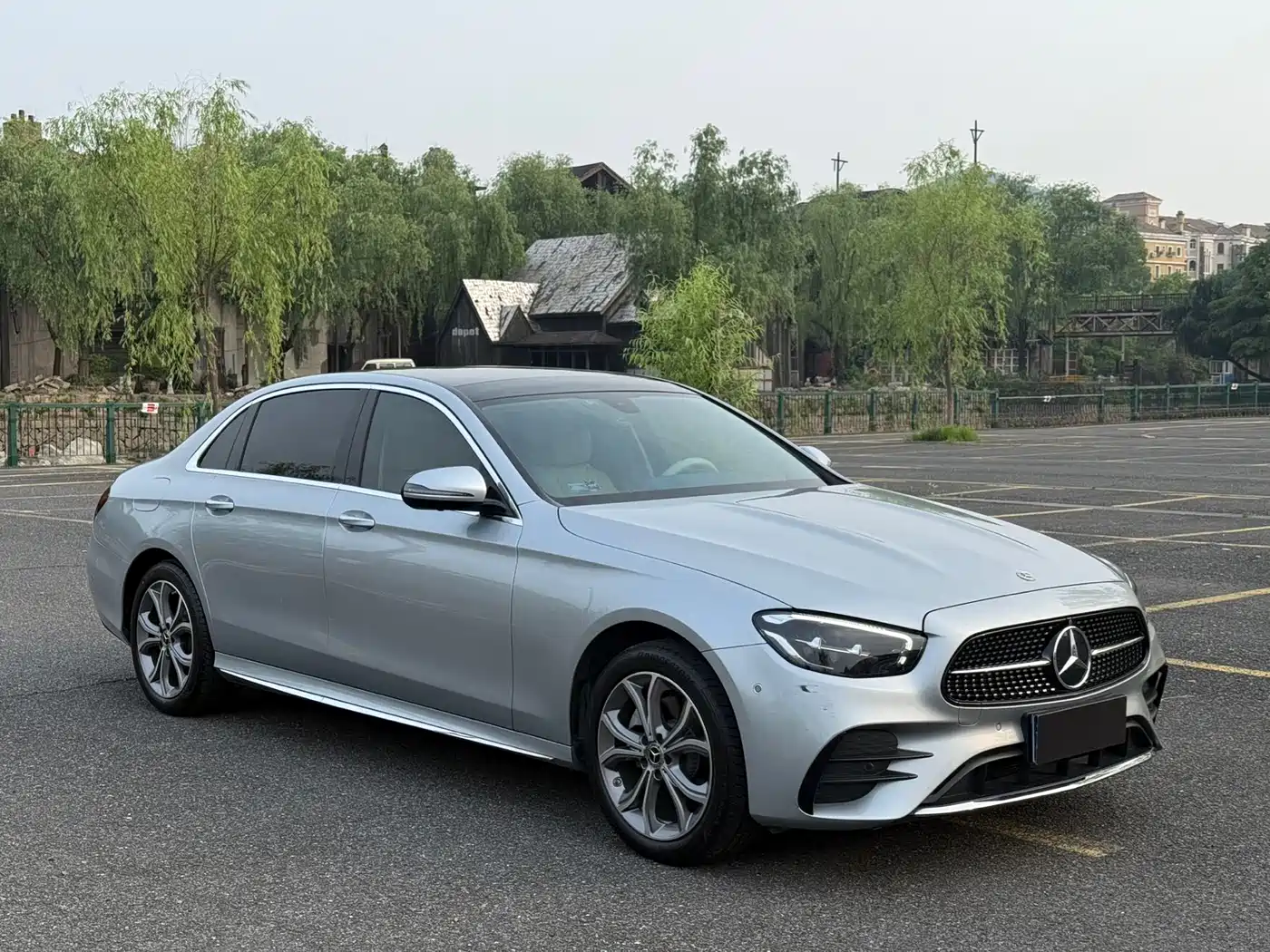 Mercedes-Benz E-Class 2022 Facelift E 300 L Sport Fashion Style фото 2