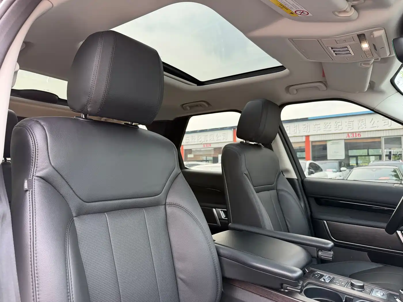 Land Rover Discovery 2019 3.0 SC V6 SE фото 11