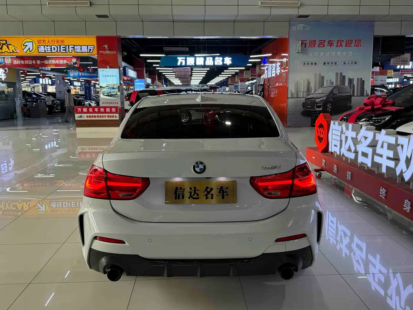 BMW 1 Series 2021 125i M Sport Black Night Edition фото 13