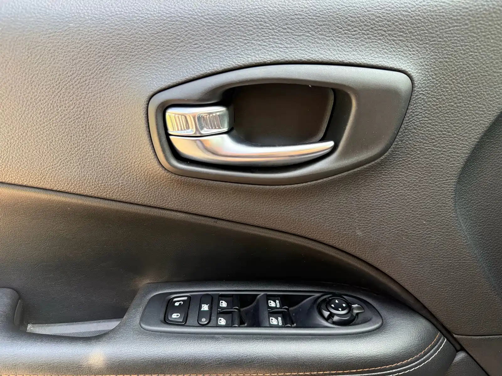 Фото 17 - Jeep Compass