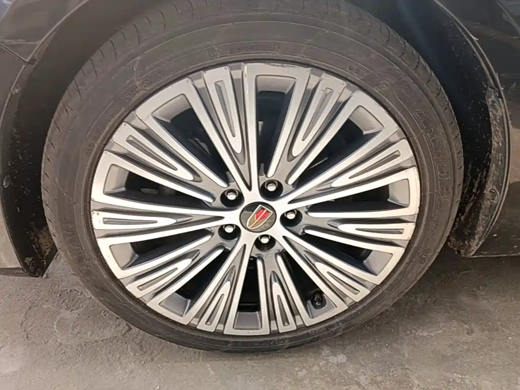 Фото 23 - Hongqi H5