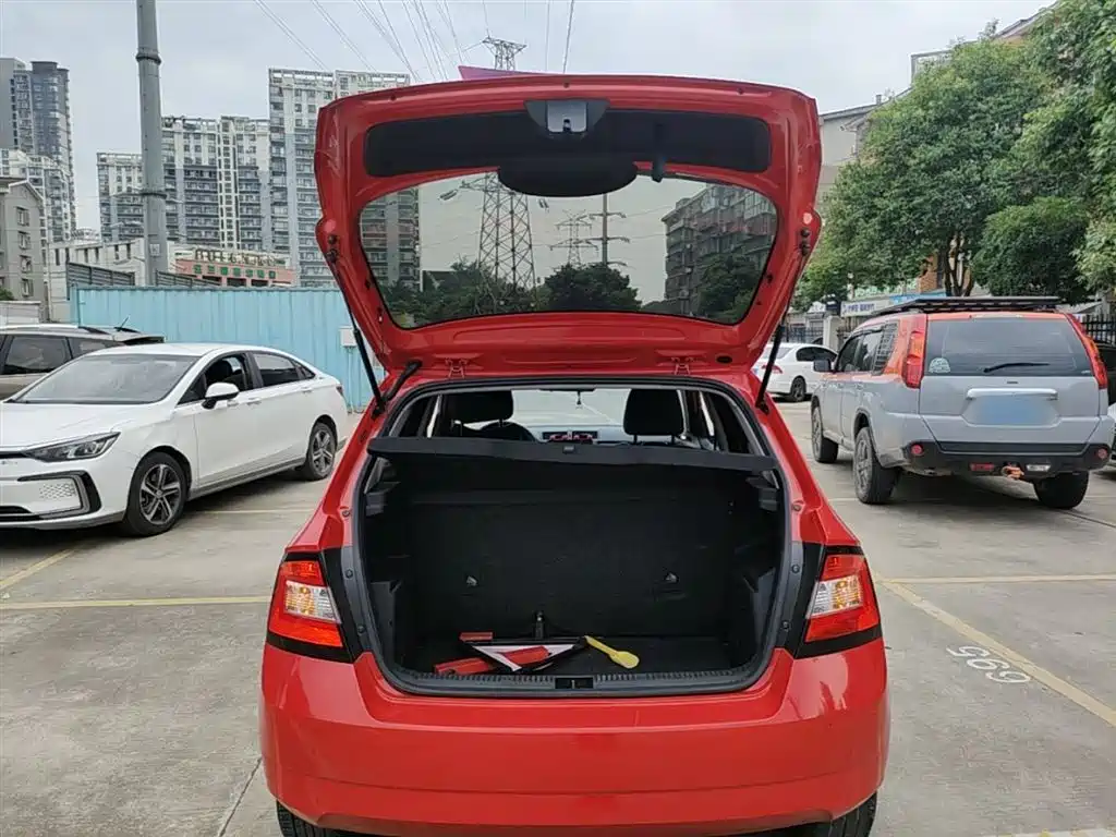 Škoda Fabia 2017 1.4L Auto Car Enjoy Edition фото 18