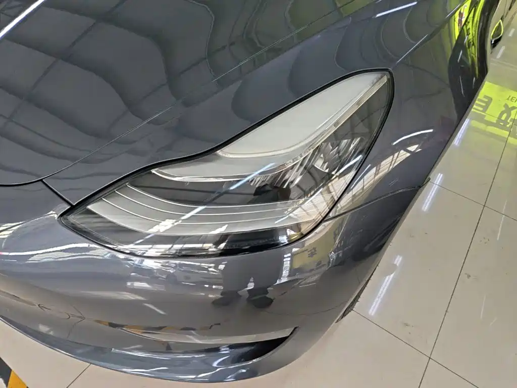 Фото 24 - Tesla Model 3