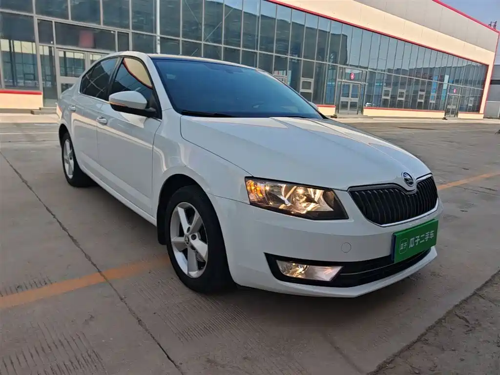 Škoda Octavia 2015 1.4TSI DSG Elegance Edition фото 4