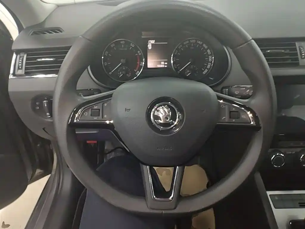 Škoda Octavia 2018 1.6L Automatic Comfort фото 11