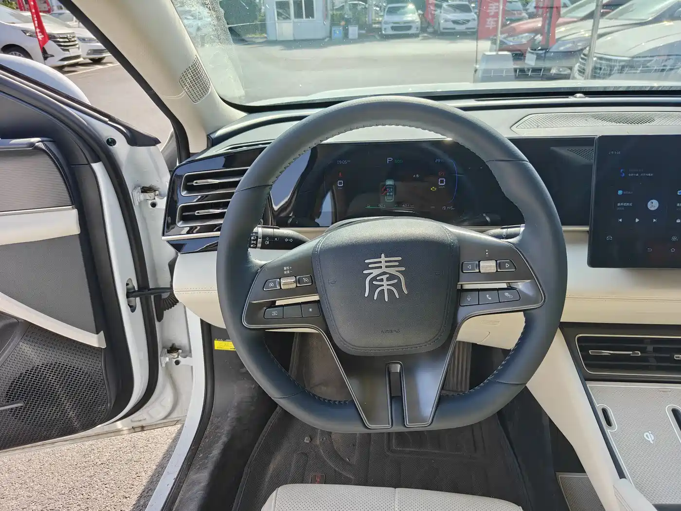 BYD Qin L 2024 DM-i 80KM Leading Edition фото 9