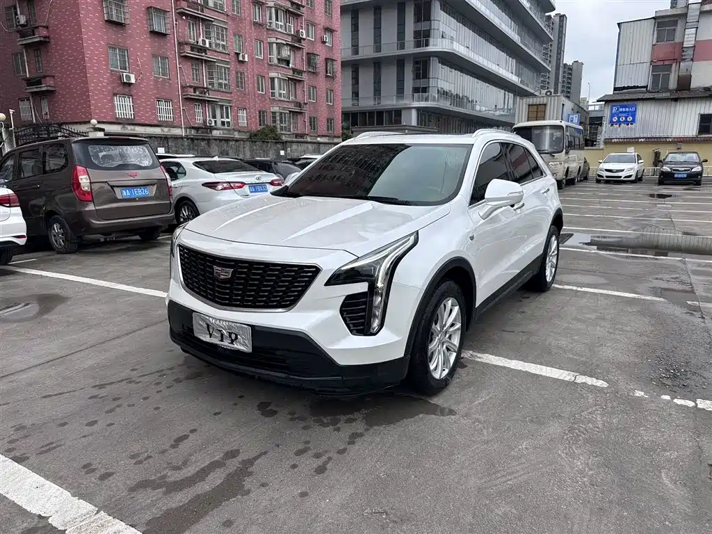 CADILLAC XT4