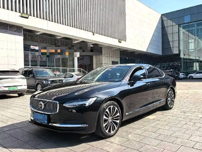 VOLVO S90 2023
