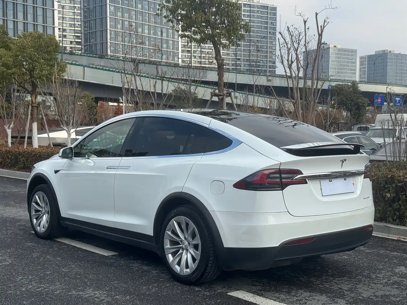 TESLA MODEL X