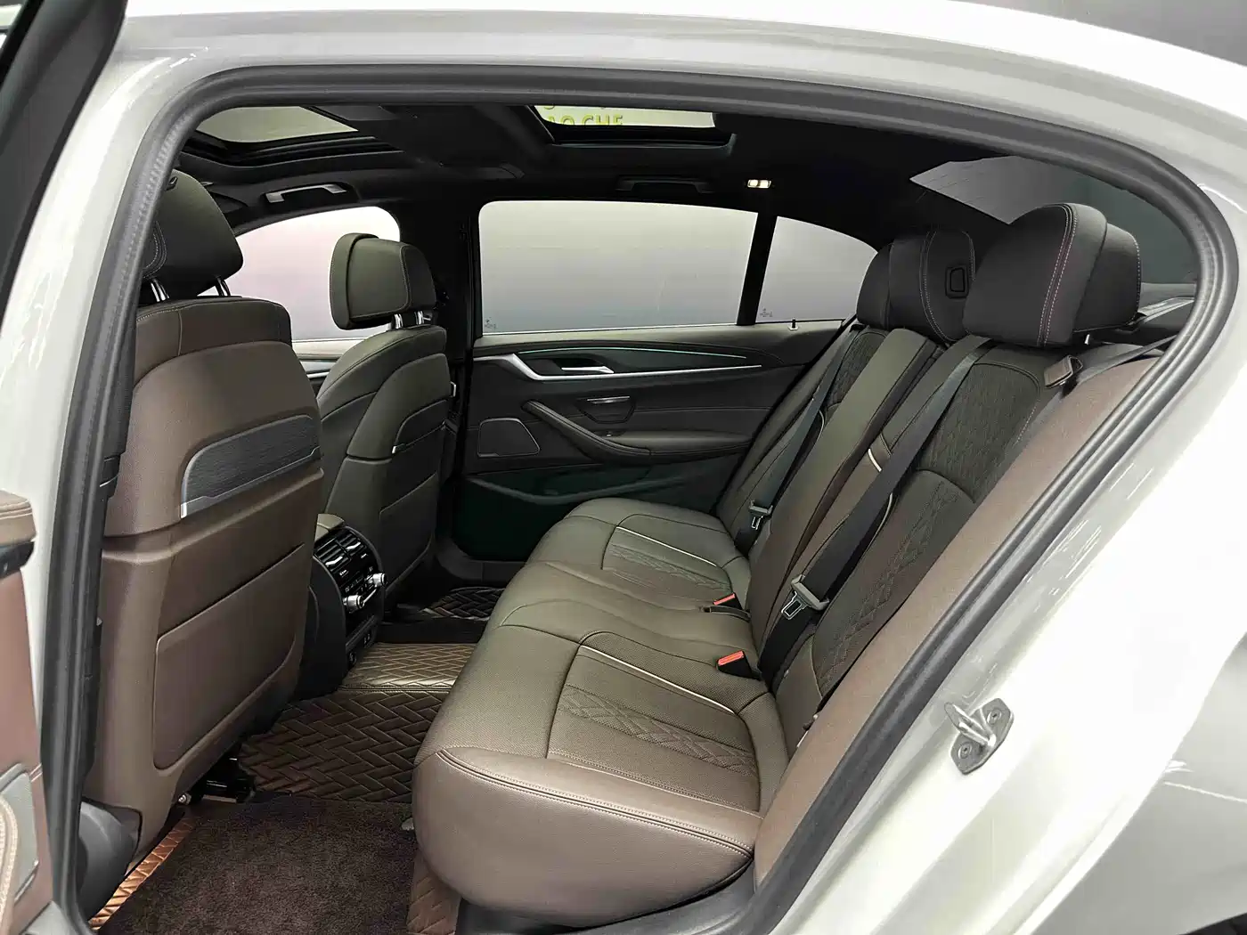 BMW 5 Series 2023 530Li Premium M Sport Package фото 7