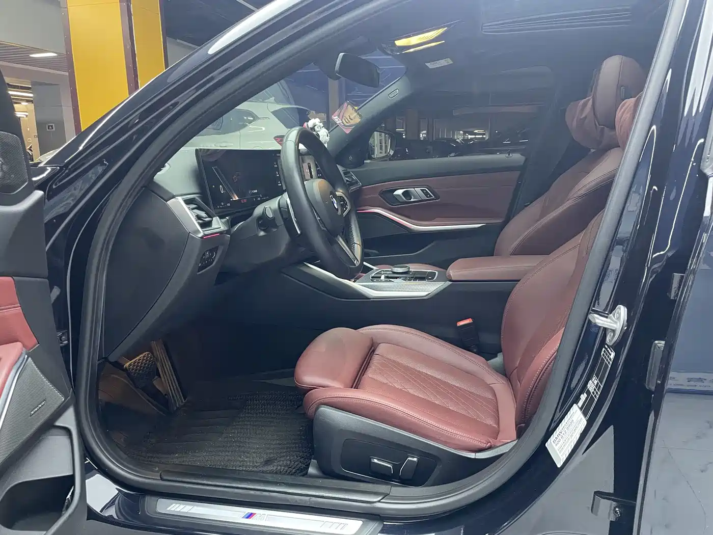 BMW 3 Series 2024 325i M Sport Shadowline Package фото 9