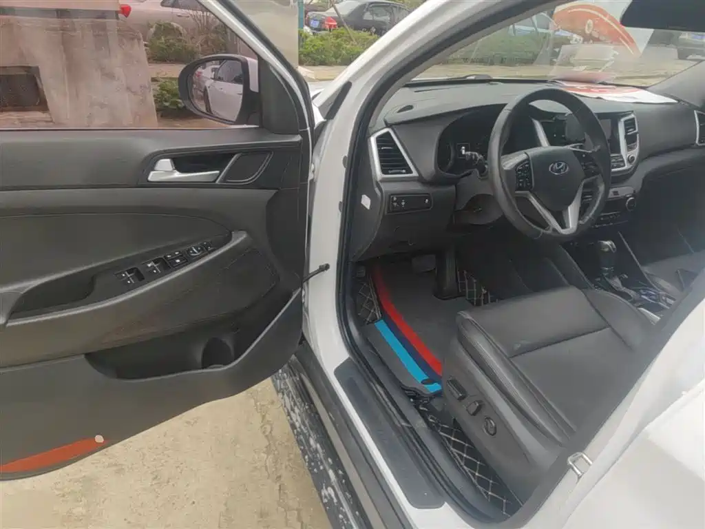 Hyundai Tucson 2018 1.6T DCT 2WD 15th Anniversary Special Edition фото 16