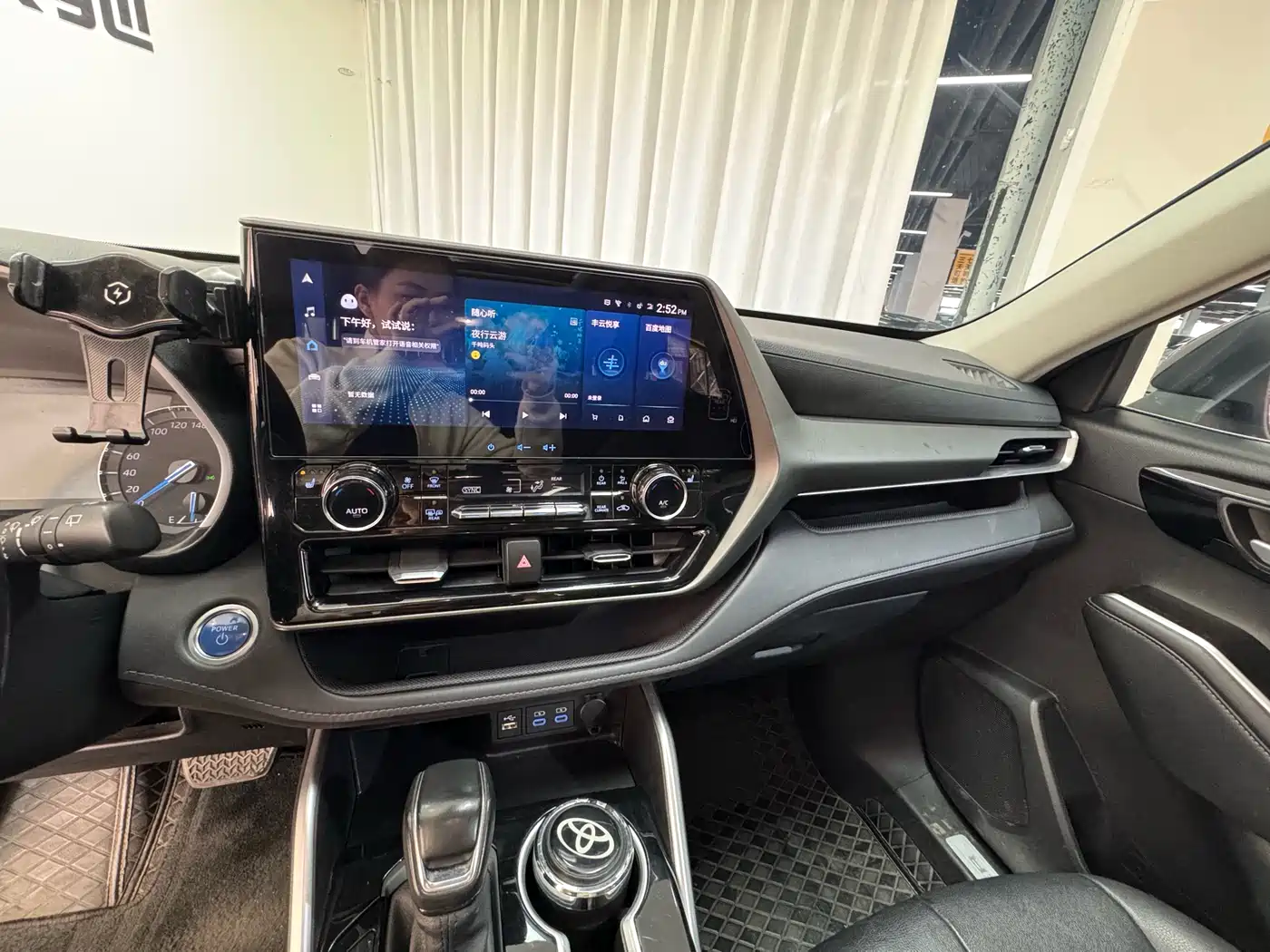 TOYOTA HIGHLANDER