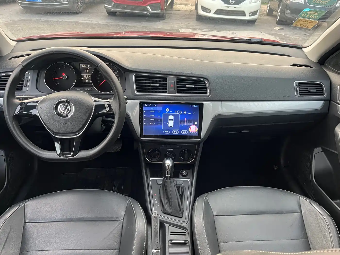 Volkswagen Lavida Tour 2015 1.6L Automatic Comfort Edition фото 10