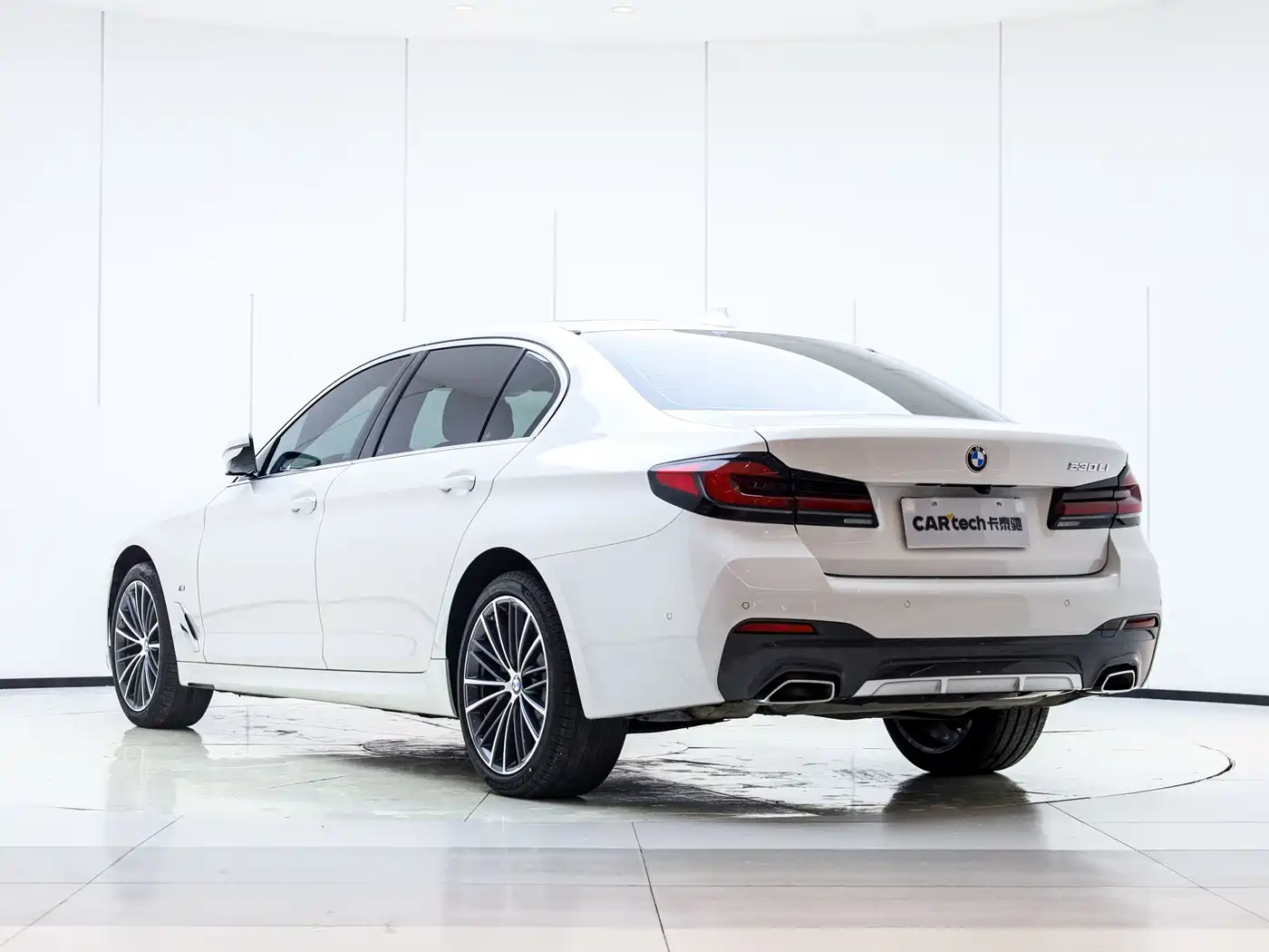 BMW 5 Series 2023 530Li Leading M Sport Package фото 6