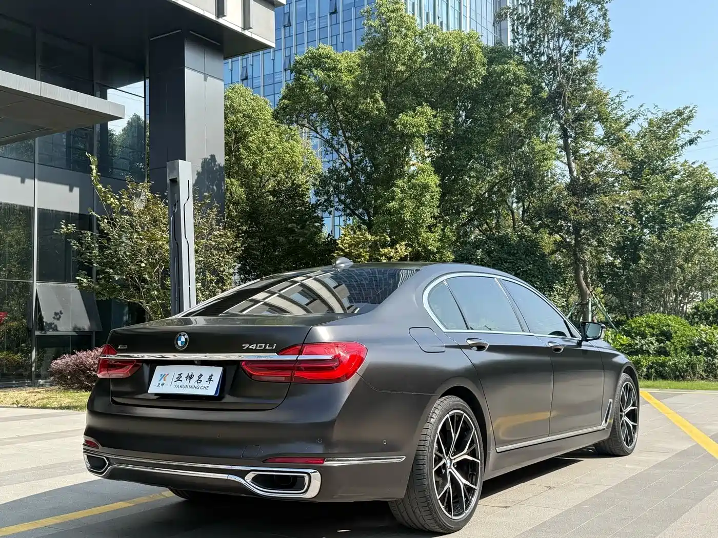 BMW 7 Series 2018 740Li xDrive Luxury M Sport Package Black Flame Edition фото 4