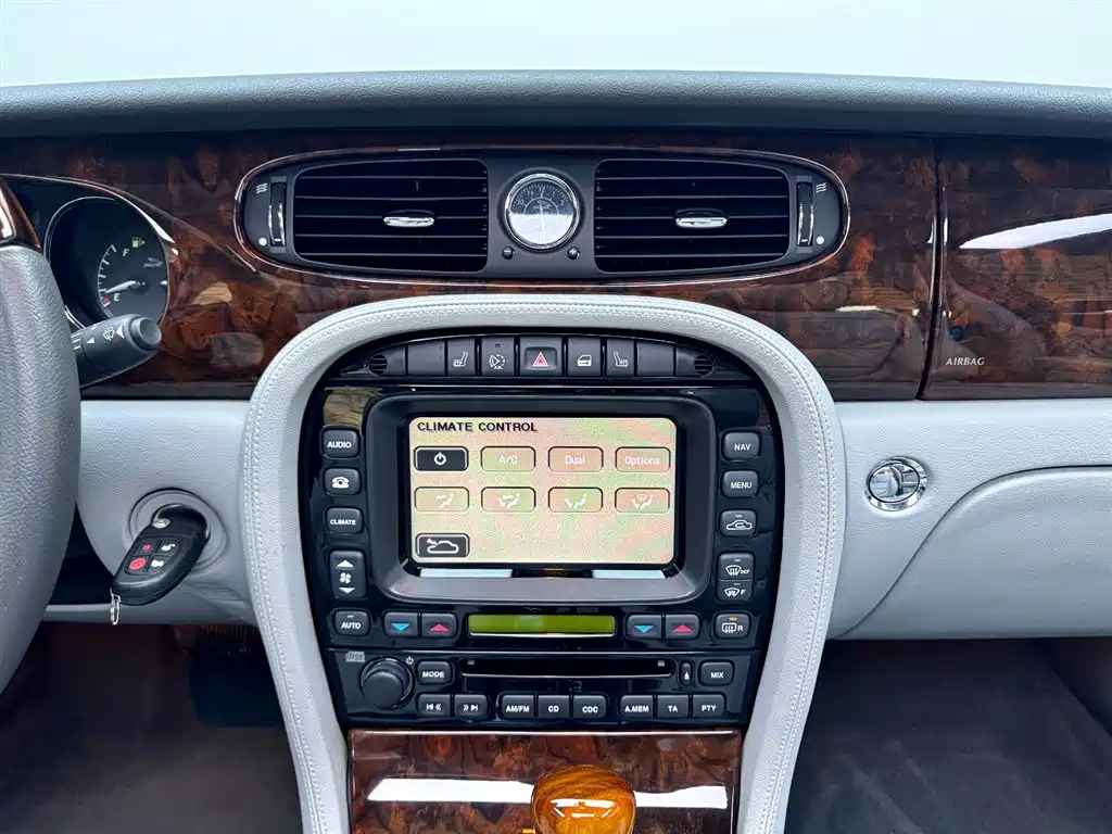 Jaguar XJ 2005 Model XJ8L 4.2 фото 14