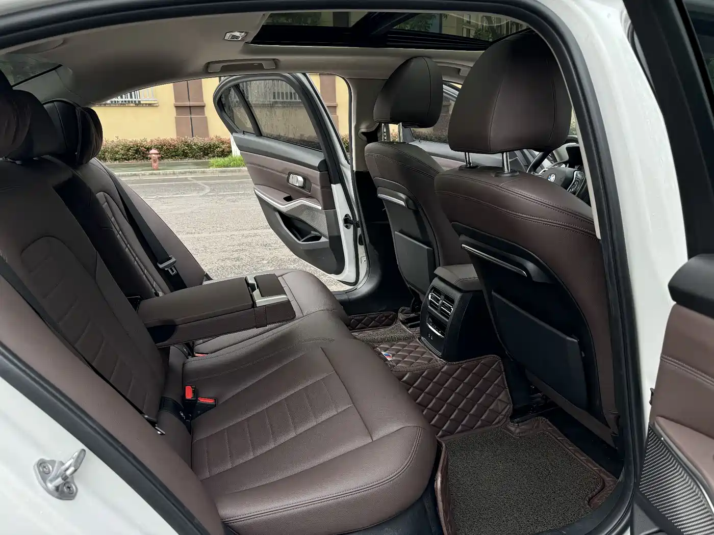 BMW 3 Series 2020 325Li Launch Edition фото 10