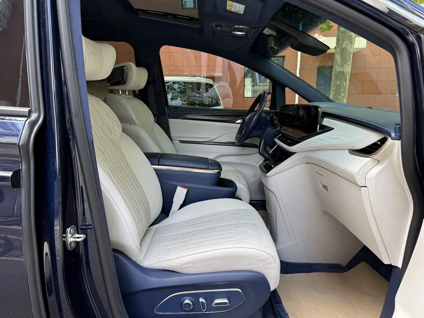 Buick GL8 2022 Avenir 4-Seater Prestige Edition фото 11