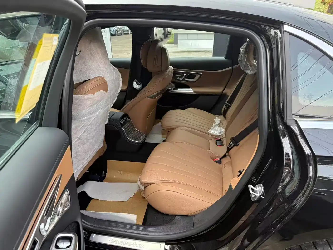 Mercedes-Benz E-Class фото 6