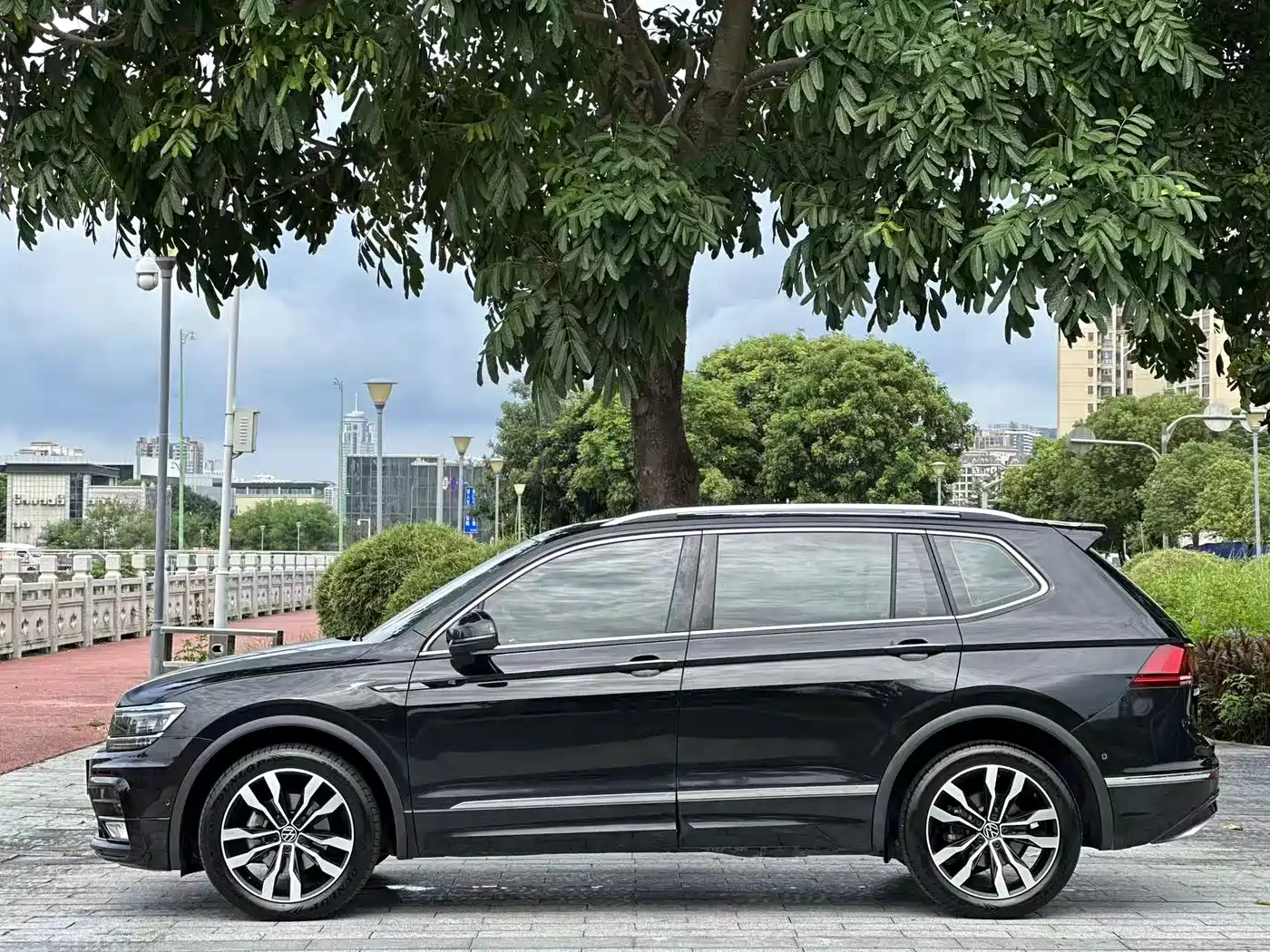 Photo 14 - Volkswagen Tiguan L